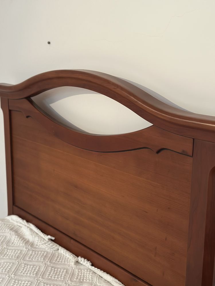 Conjuntos de cama +Mesa Cabeceira -Madeira Cerejeira, Excelente Estado