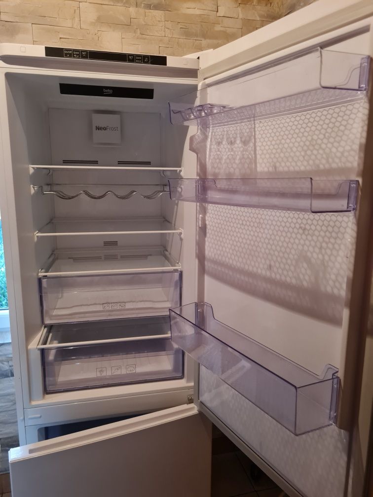 Lodówka BEKO RCNA366I30W A++ 185cm No Frost biała