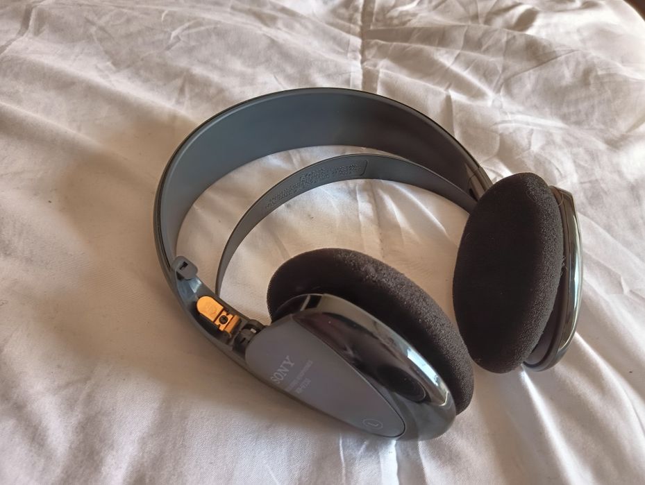 Headfones Sony s/ fios Cordless stereo, Model MDR-IF230.