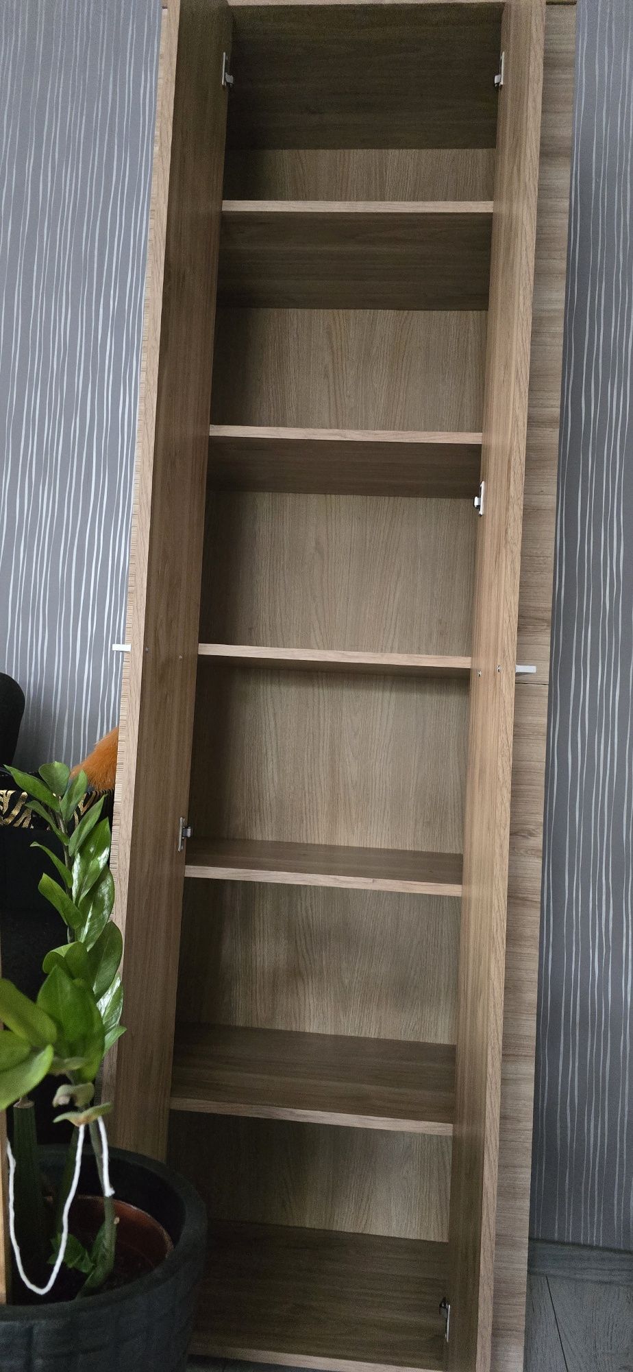 Sprzedam garderobę,szafę i regał na buty