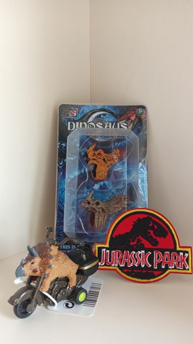 фигурка динозавр игрушки мотоцикл парк юрского периода трицератопс