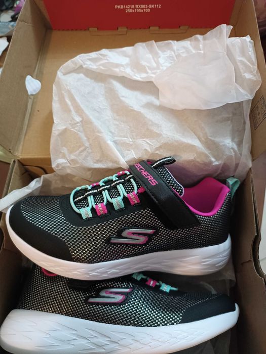 Tênis Skechers 33,5 Novos