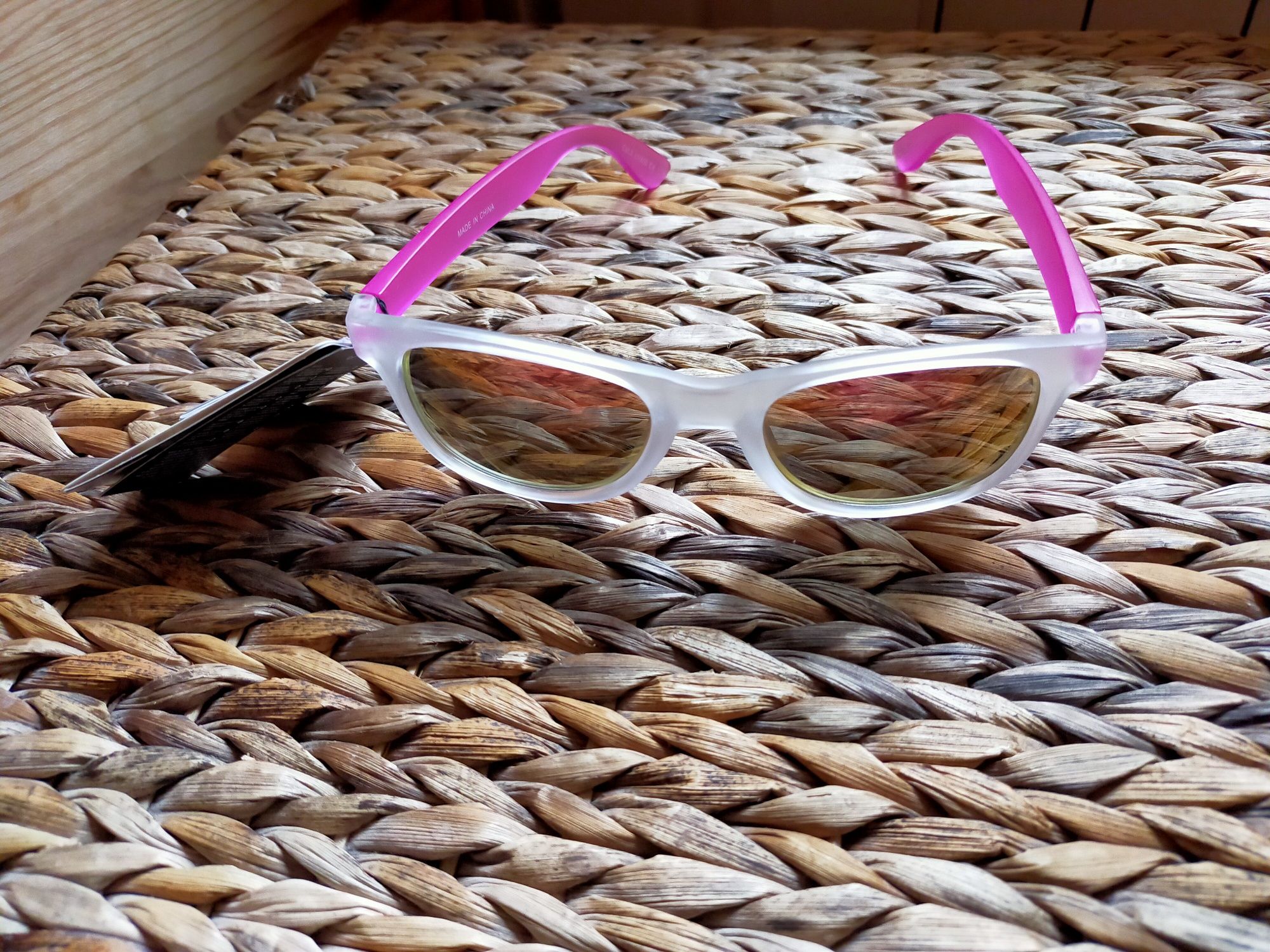Nowe różowe okulary przeciwsłoneczne firmy Cropp