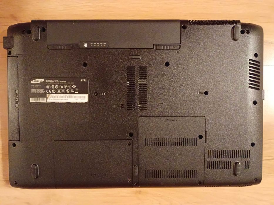 Śliczny Samsung R780 - cpu-i5 / Nvidia GT330m / ssd-240gb / ram-8gb