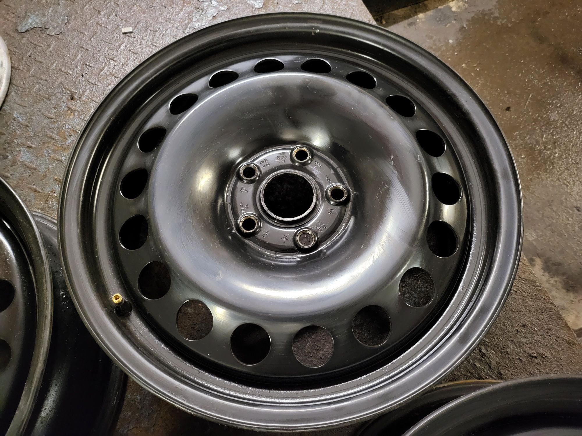 Felgi 17 VW T-Roc Sharan Tiguan Passat Golf T4 Jetta Skoda Seat 5x112.