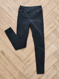 Klasyczne spodnie rurki czarne