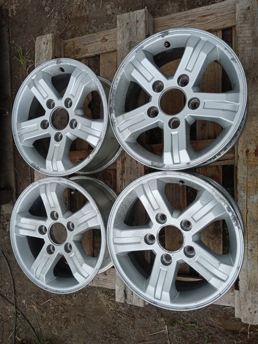 5/139.7 r16 et45 Kia Corento