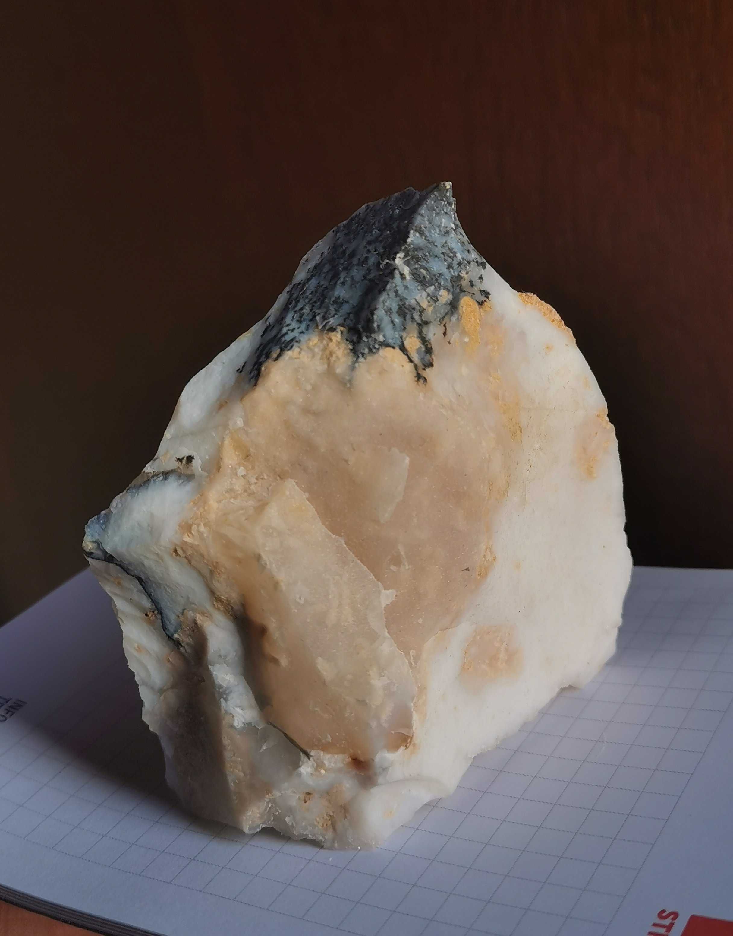 Opal mleczny, opal dendrytowy - surowy, duży