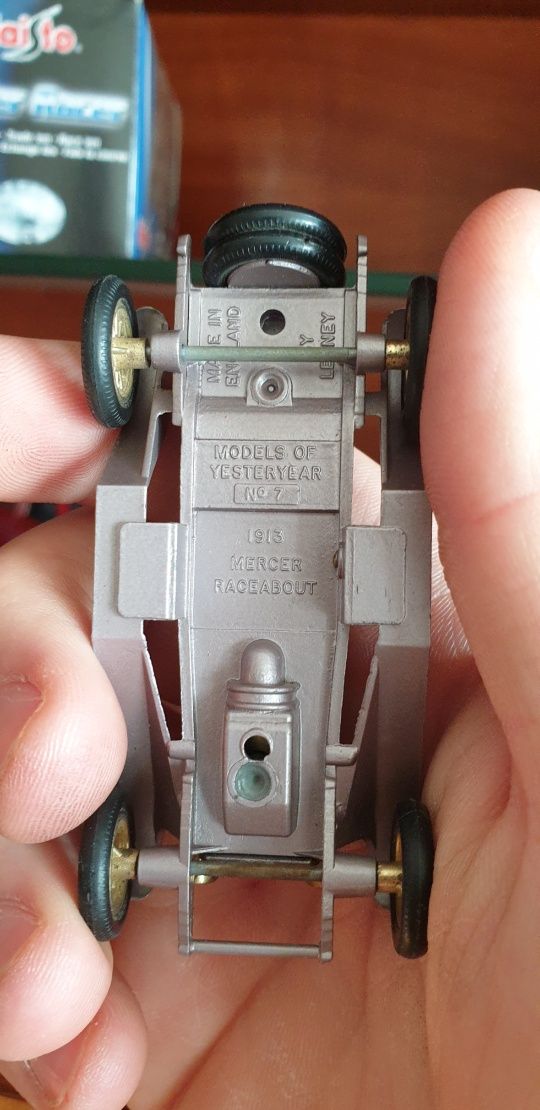 Matchbox 1913 Mercer Raceabout z pudełkiem
