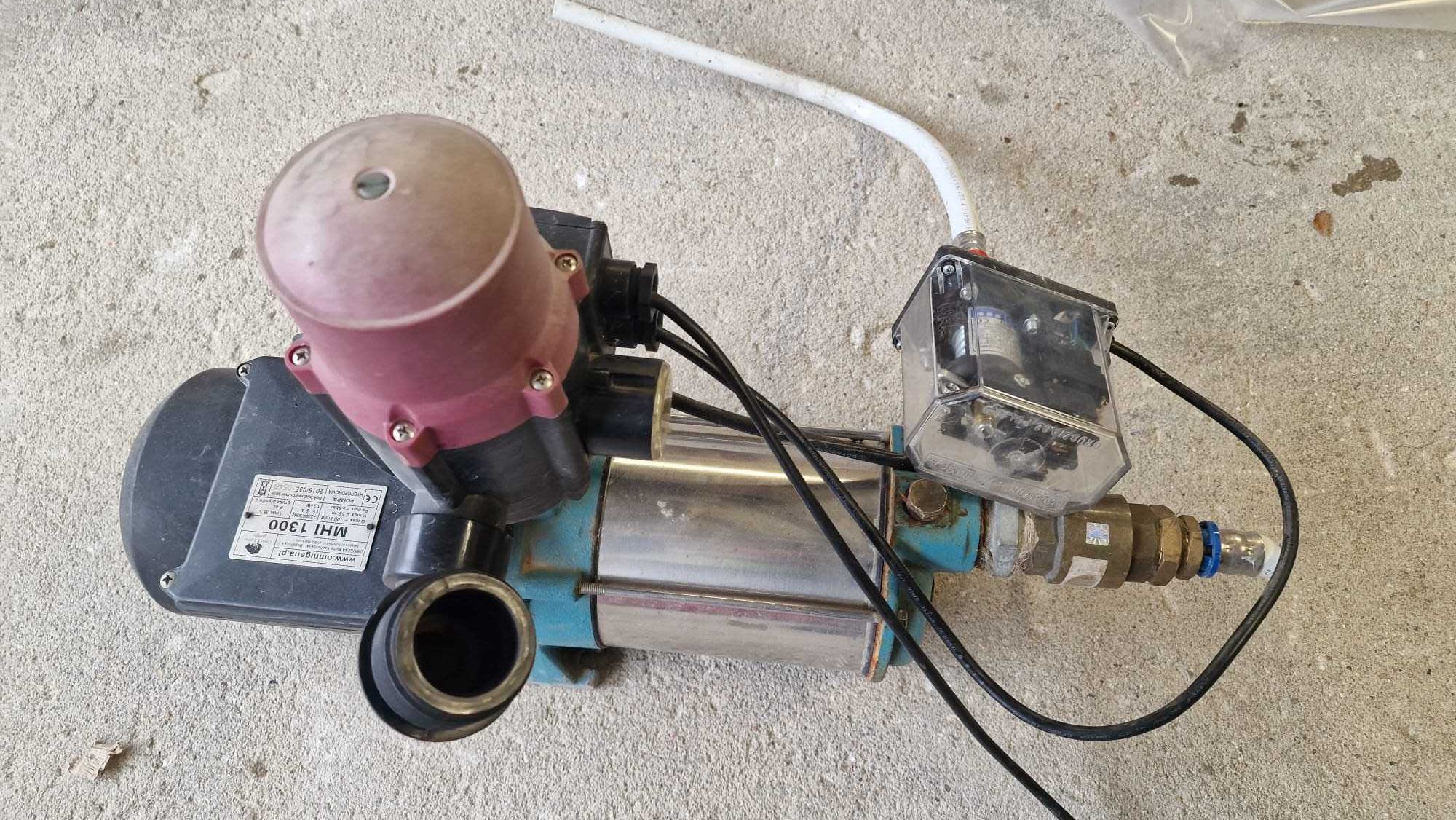 Pompa MHK1 1300 ze zbiornikiem AQUASYSTEM 80L