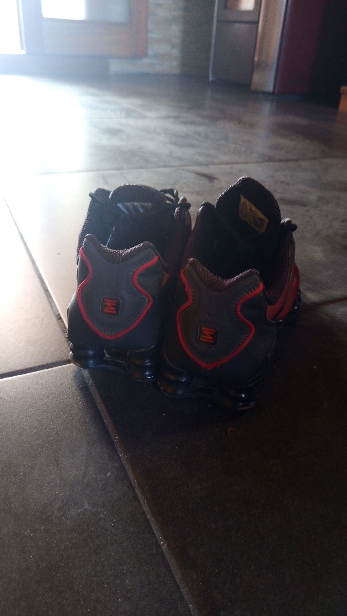Nike shox vermelhas e pretas