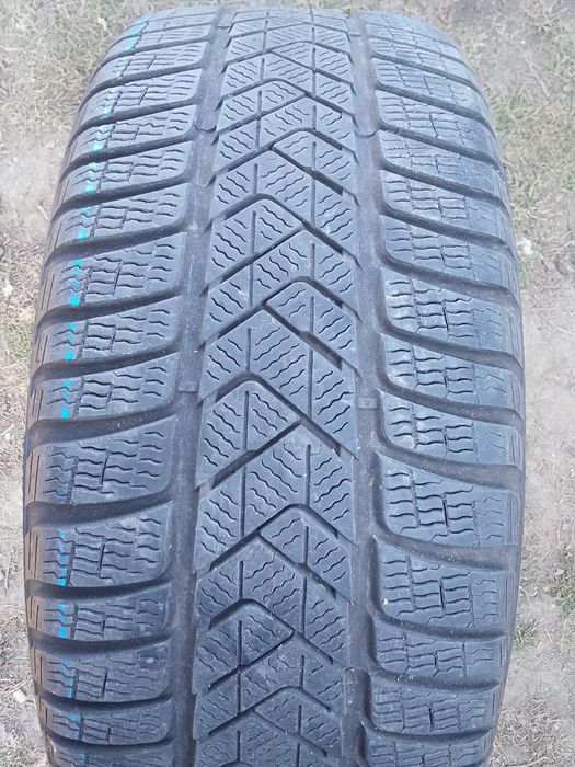 Opona zimowa 235/45r18 PIRELLI 2023r