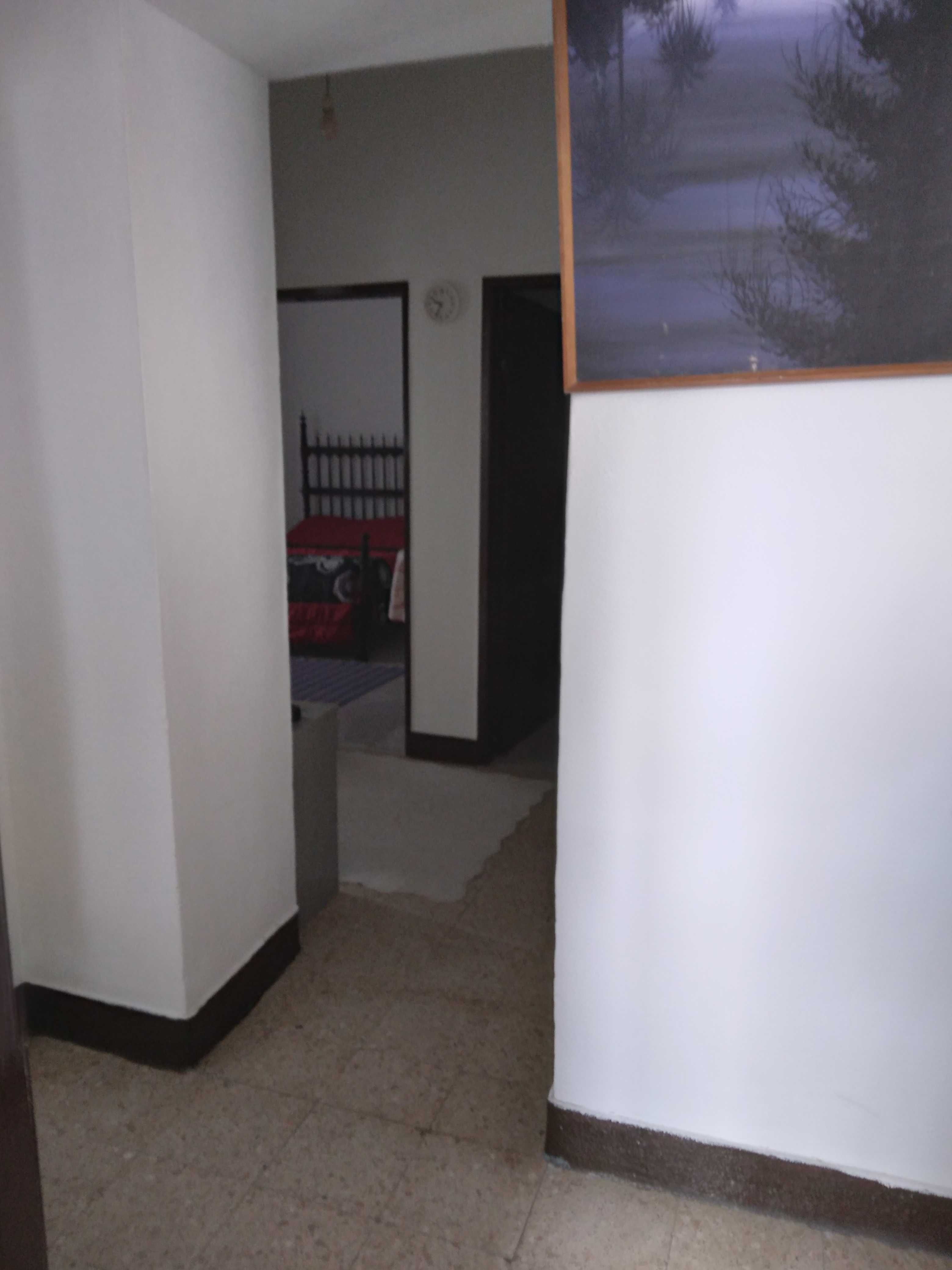 Vende -se  moradia  para restaurar