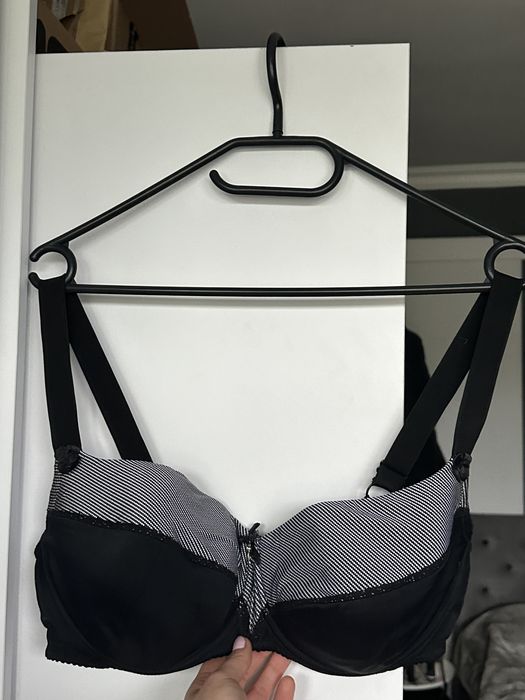 Miękki biustonosz czarno-biały 85F z fiszbinami