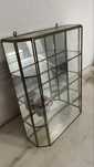 Vitrine de parede vintage dourada