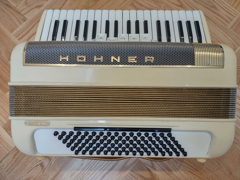 Akordeon Hohner Lucia III 96 basów