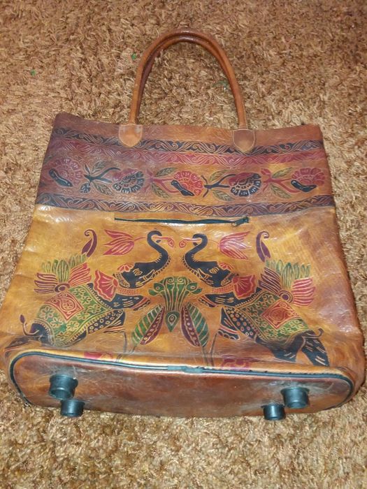 Mala em pele, estilo Africano