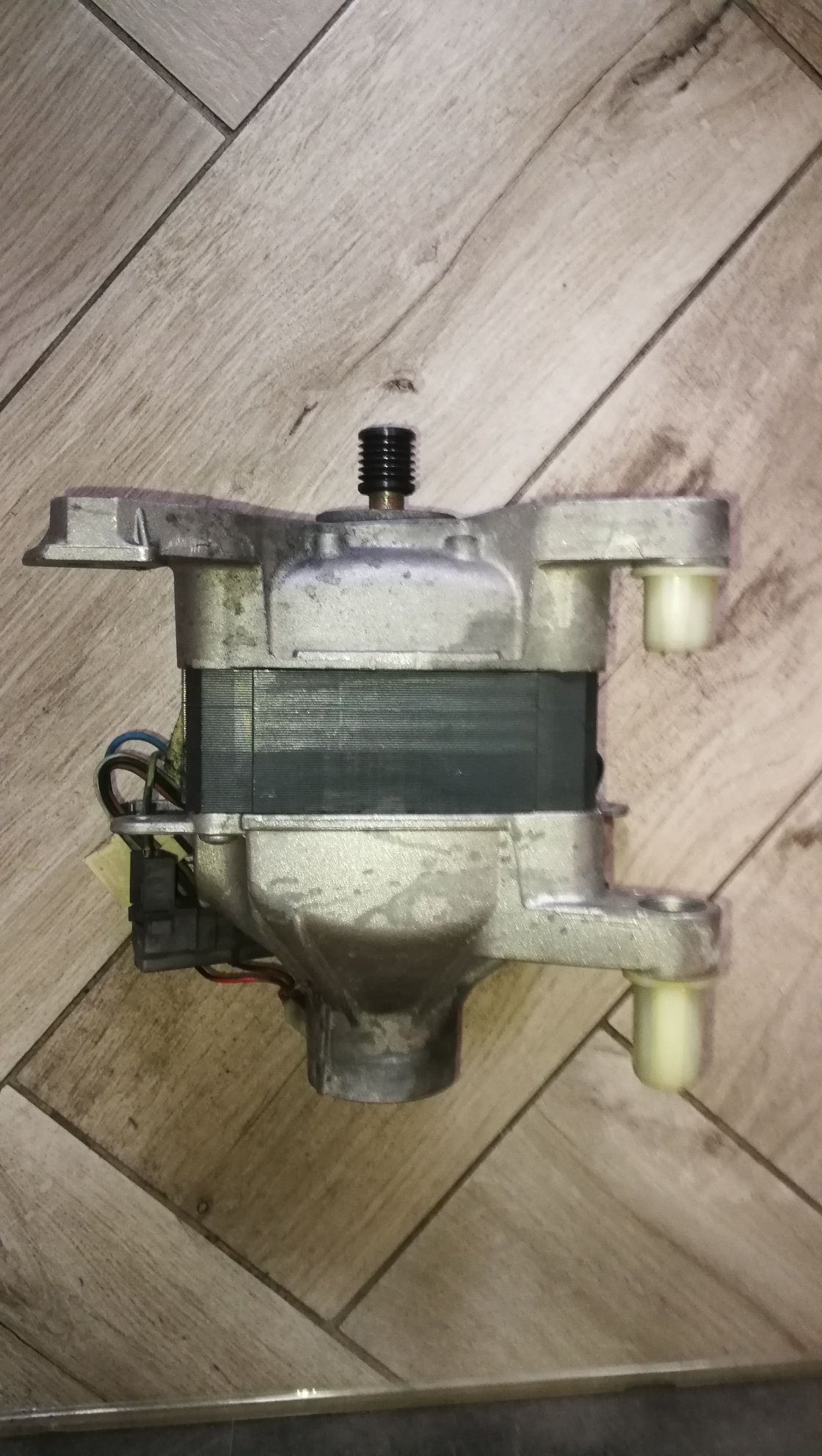 Silnik pralki automatycznej