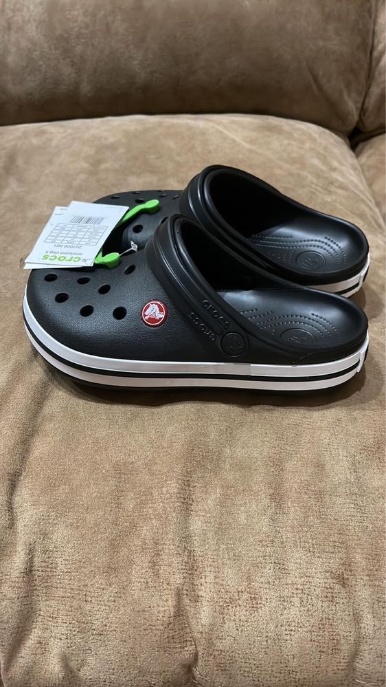 Продам crocs 34-35