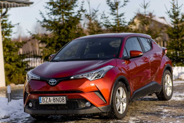 TOYOTA C-HR  1.8 HYBRID 122KM 2017 mały przebieg, super auto miejskie