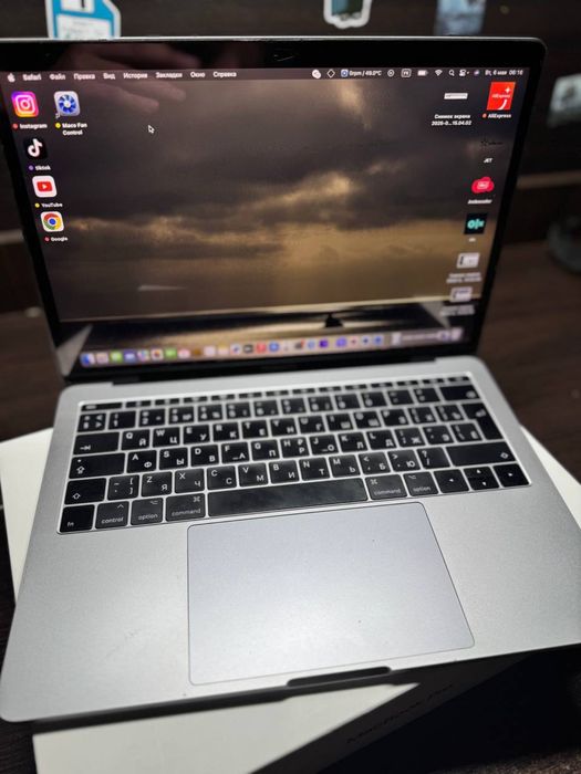 Macbook pro 13 2017 8/256