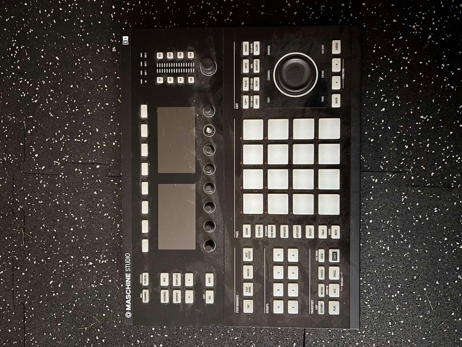 Maschine studio praktycznie nowe, plugin NA pass. STAN 10/10