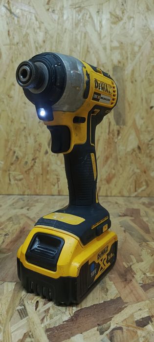 Zakrętarka DeWalt dcf787 18v 5 ah