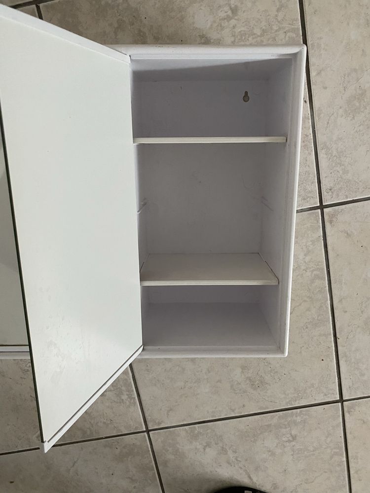 Szafka lazienkowa plastikowa biała z lustrem