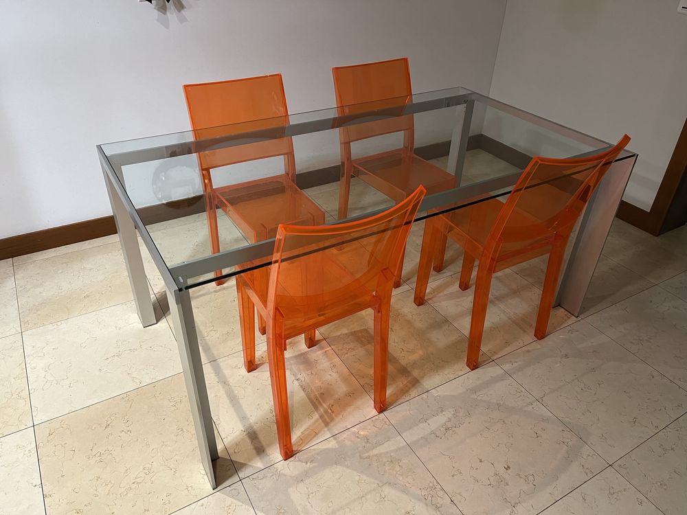 Mesa em aluminio e vidro