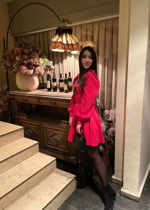 Сукня в червоному кольорі