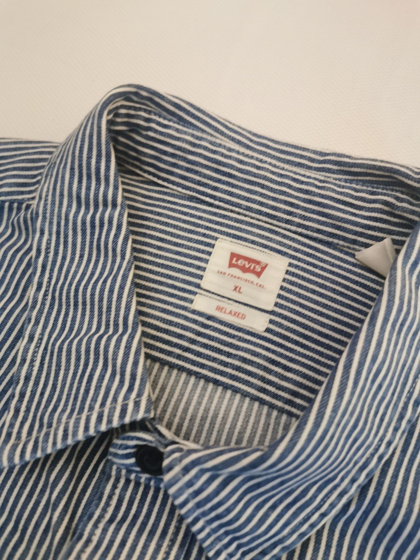 Camisa Levis XL - Azul e Branca