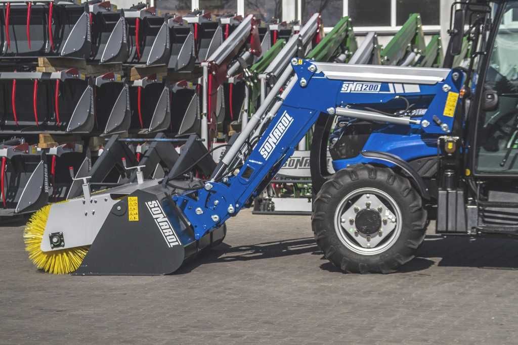 Szczota do ładowacza czołowego napęd hydrauliczny ! Sonarol
