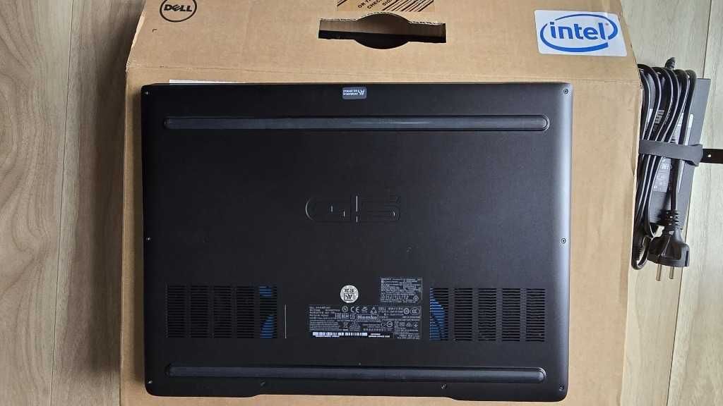 Dell Inspiron laptop gamingowy G5 i7-9750H/16GB/256+1TB/Win10 GTX1650