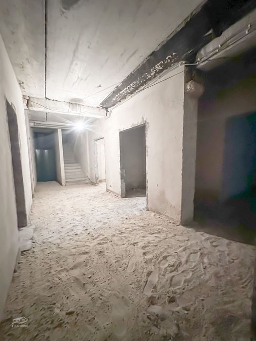 Продам комерційне  приміщення в прохідному місці