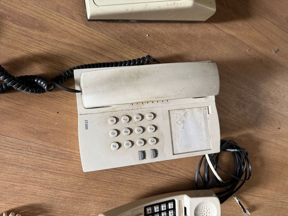 Vendo telefones antigos para coleção