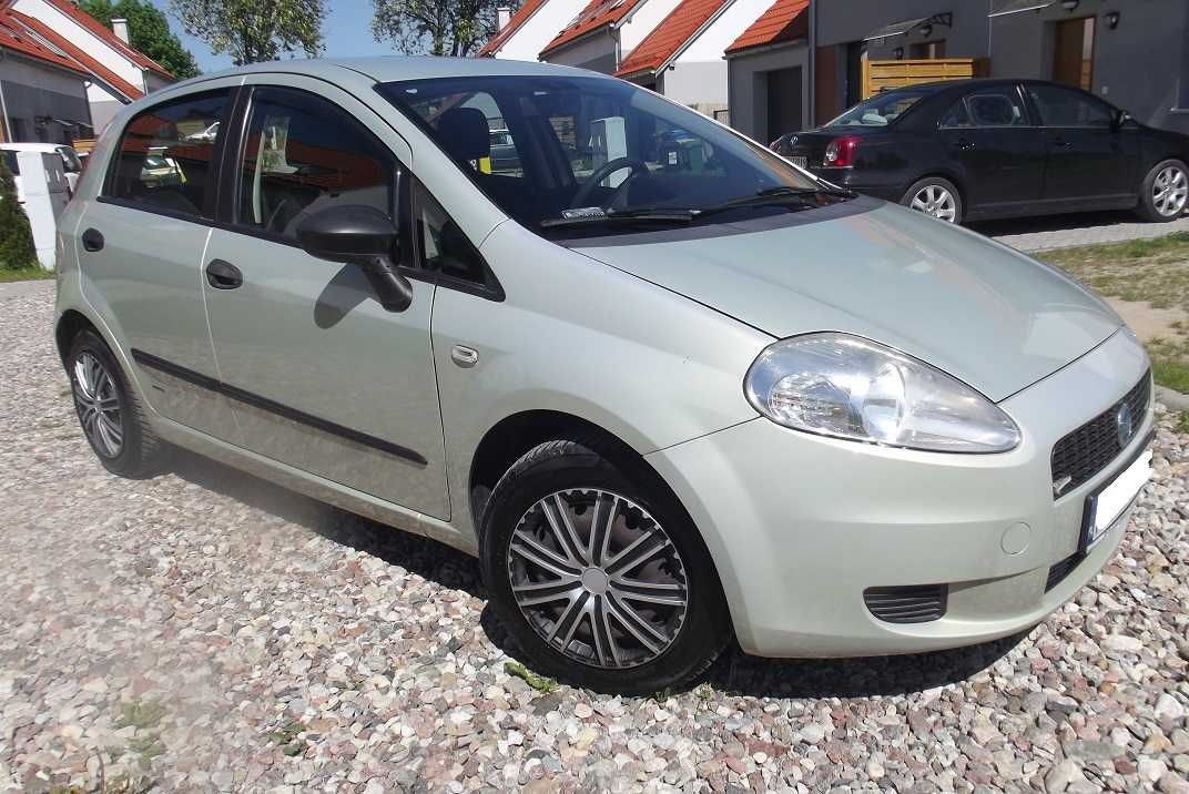 Fiat Grande Punto 1,4 benzyna, pięć drzwi, hak, 140 tys km.