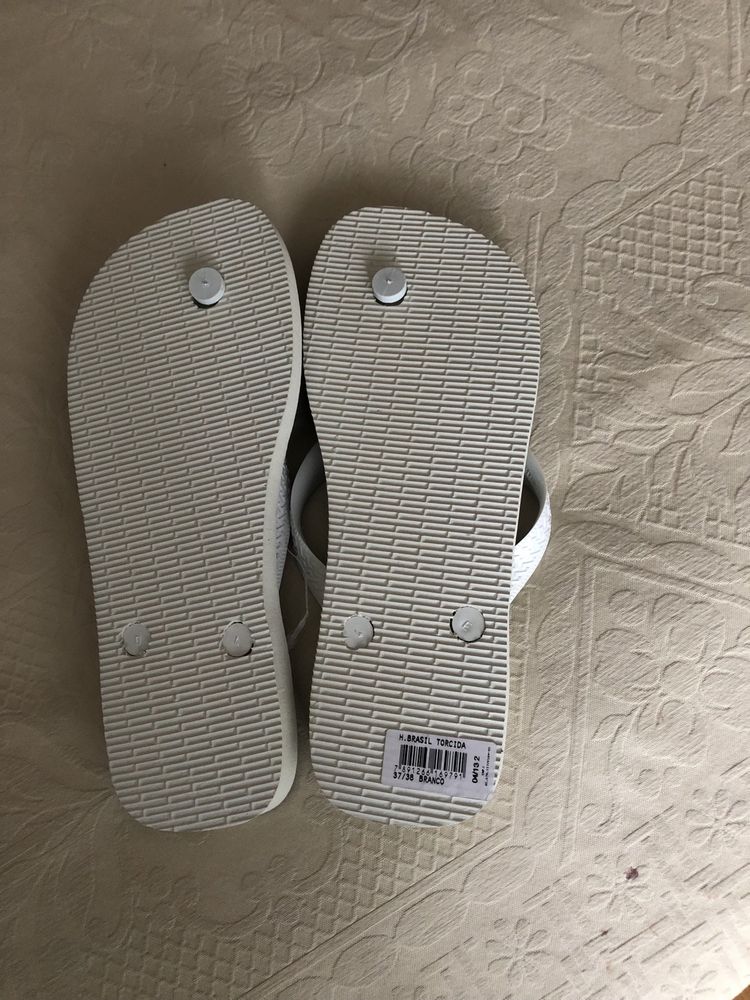 Vende -se havaiaanas brasileiras  novas