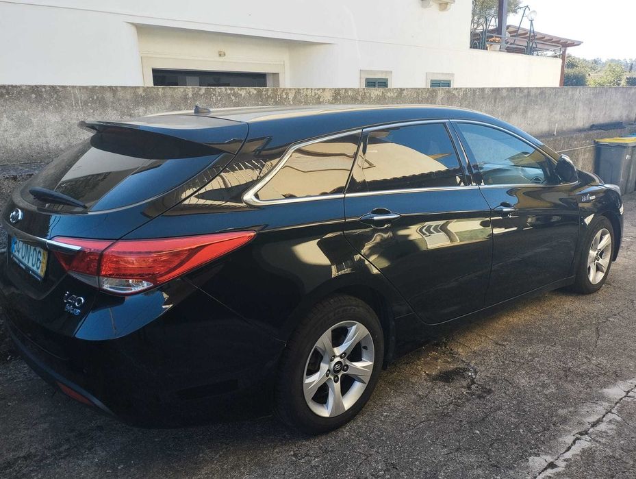 Hyundai i40 SW 1.7 CRDI – Muito equipada, motor precisa de reparação
