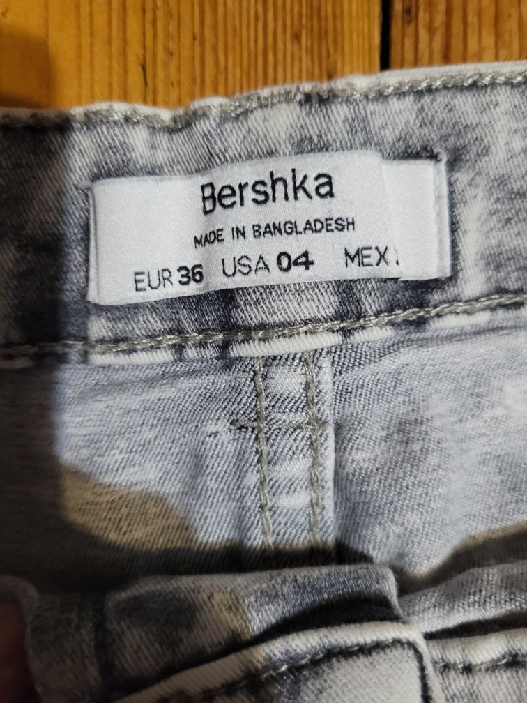 Spodnie damskie jeansowe Bershka