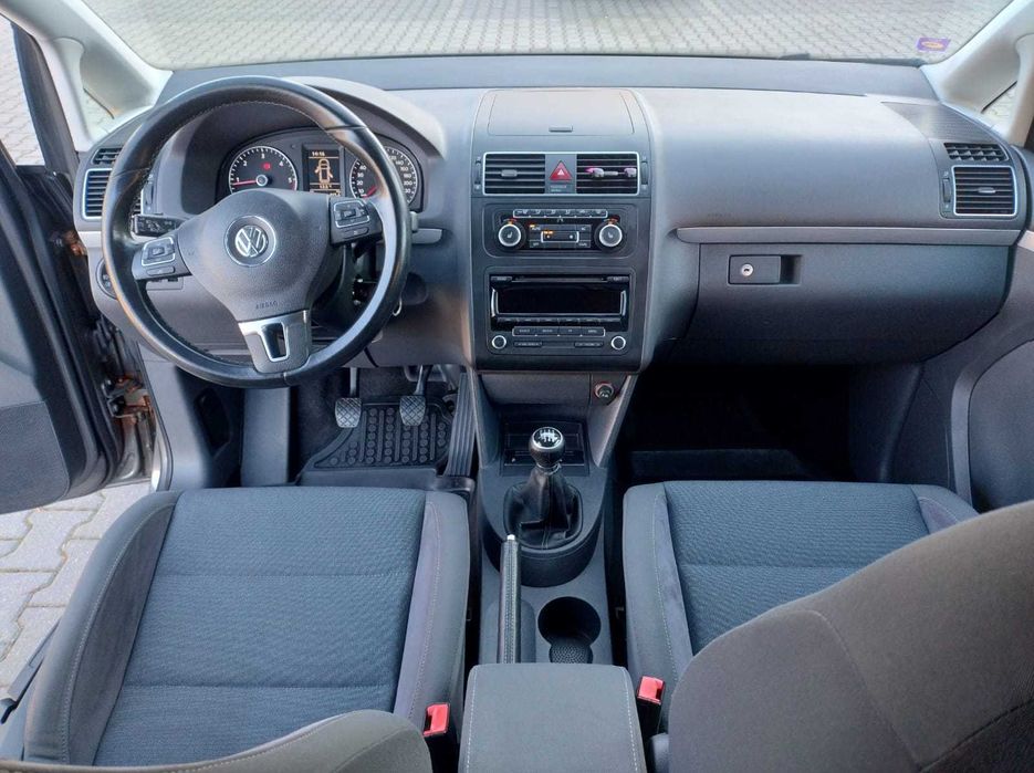 Volkswagen Touran 2.0 TDI 140 KM CR wersja STYLE 7 osobowy HAK Webasto