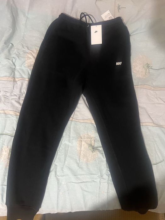 Продам новые оригинальные штаны Nike