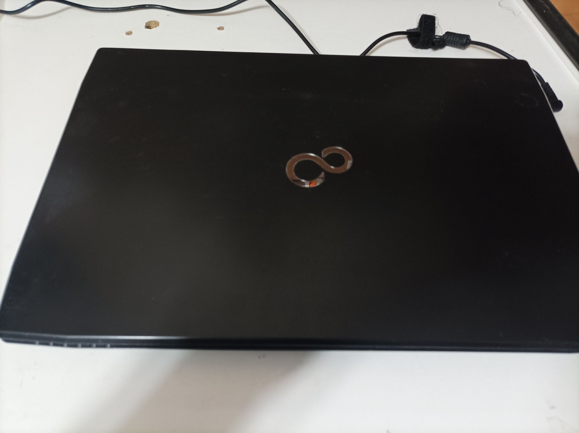 Laptop FUJITSU i5 4x2.50 8 GB RAM dysk ssd 120 GB 15,6 " Intel Core i5
