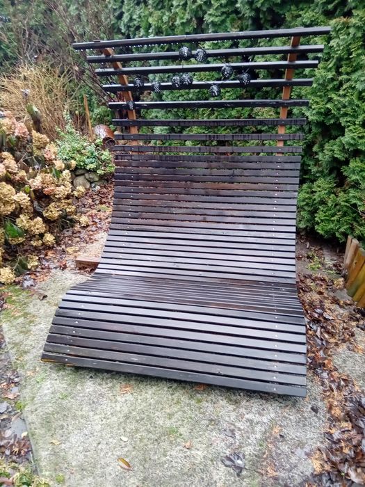 Leżak bujak ogrodowy drewniany