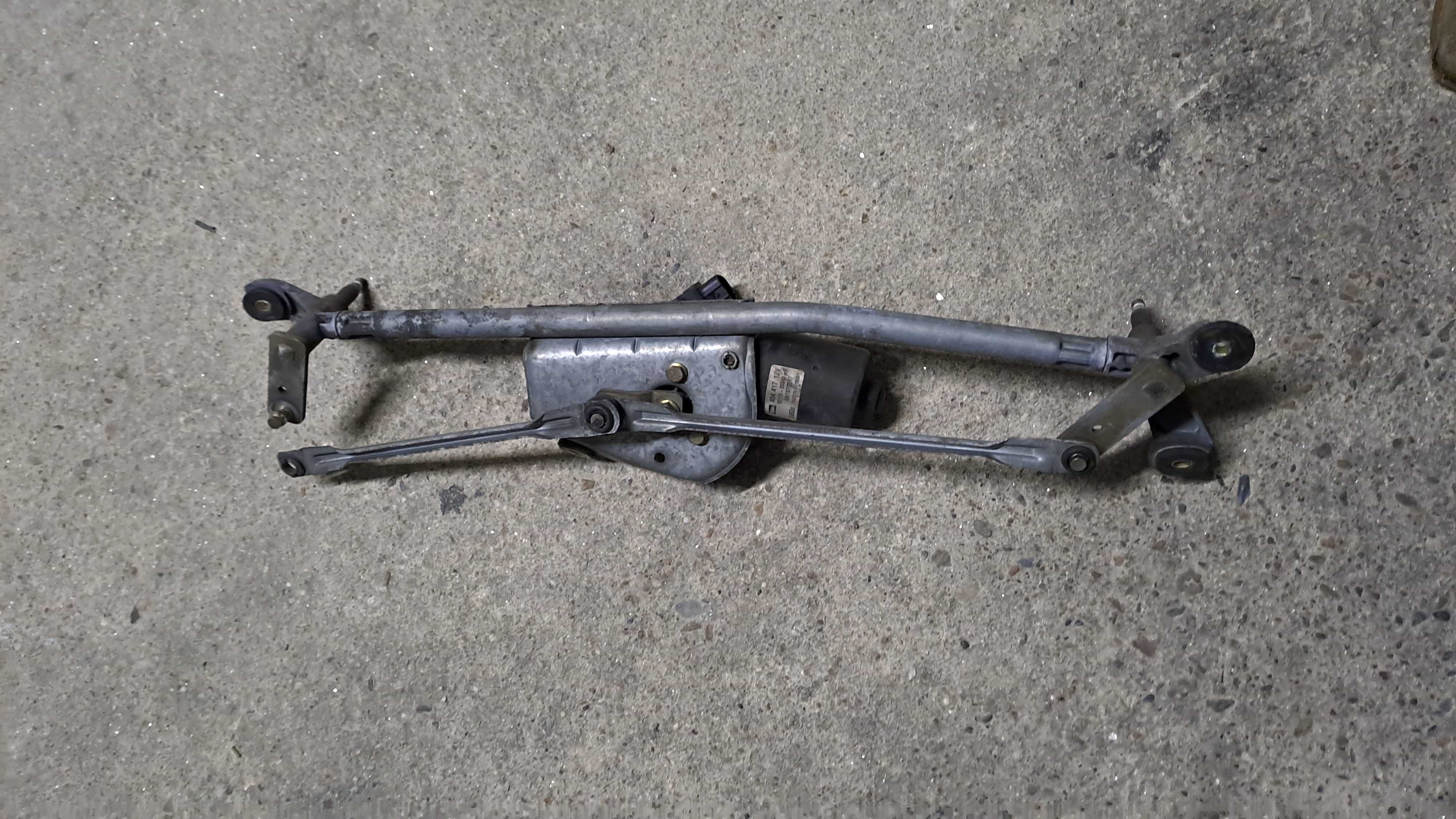 Motor limpa pára-brisas avensis T22