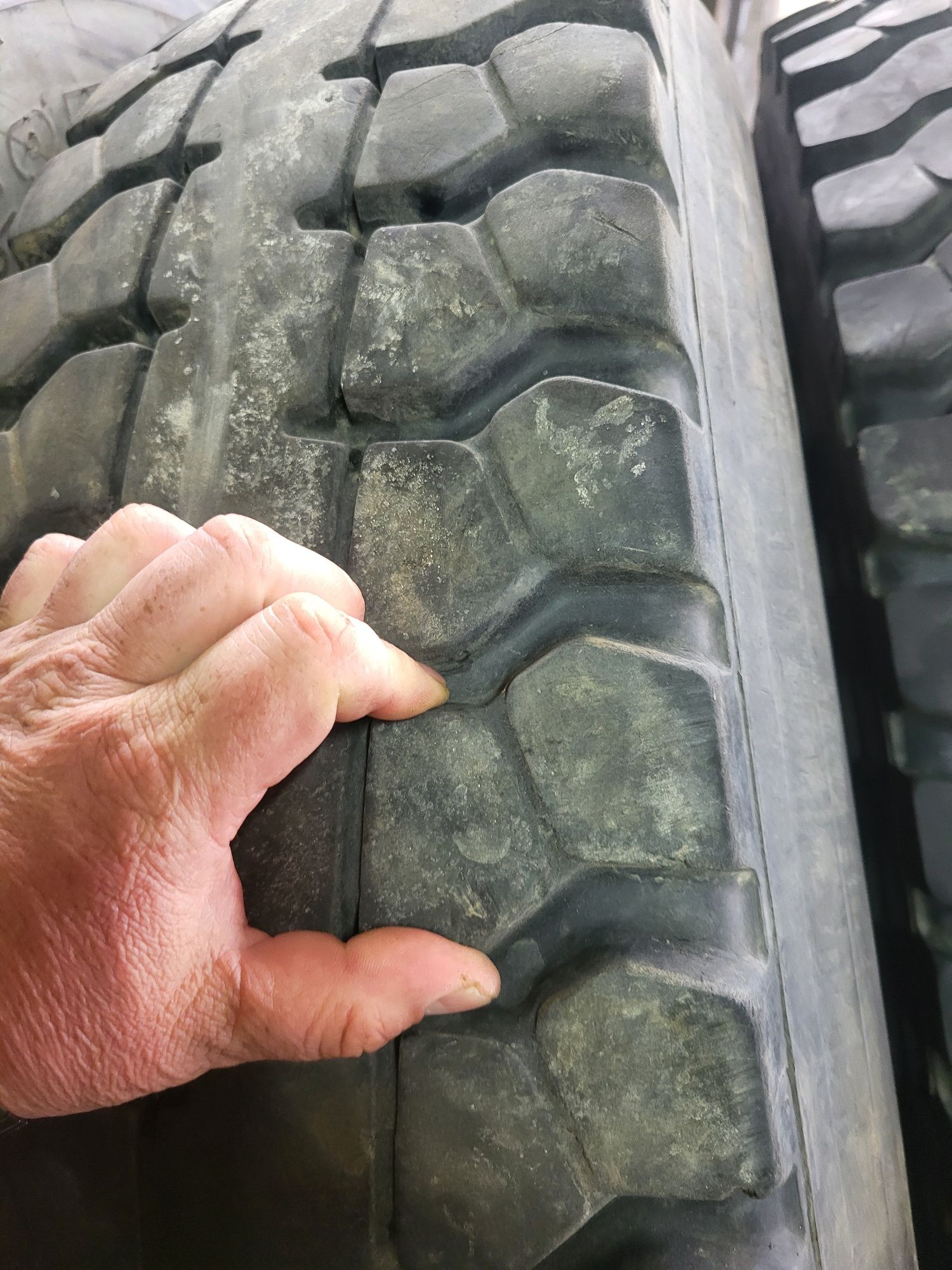 Колеса 12 00 20 Pireli зіл маз краз