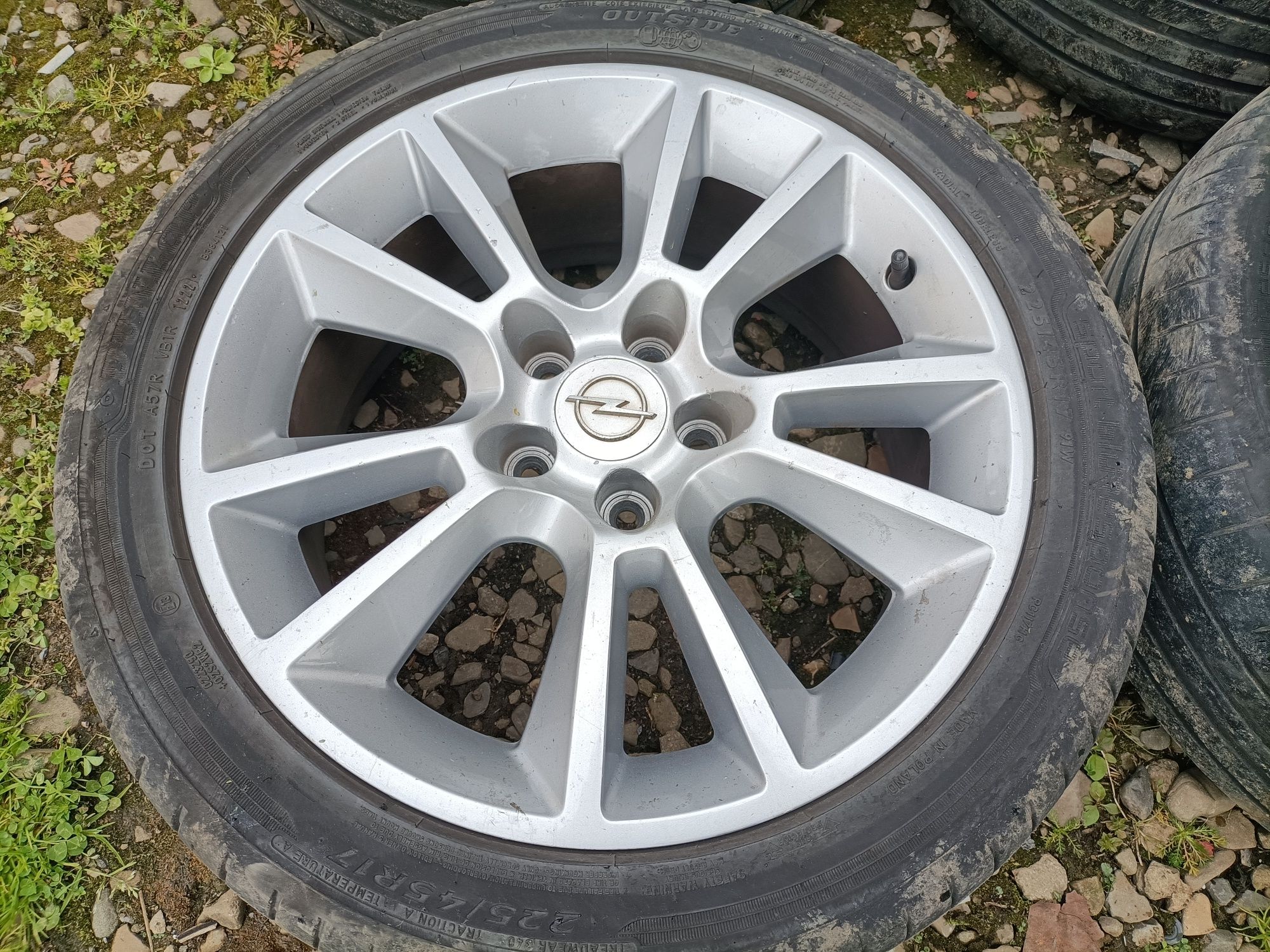 Felgi 17' Opel Astra H, Vectra C, Zafira B 5x110 ET35 z oponami Dunlop