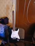 Gitara elektryczna używana sprawna.