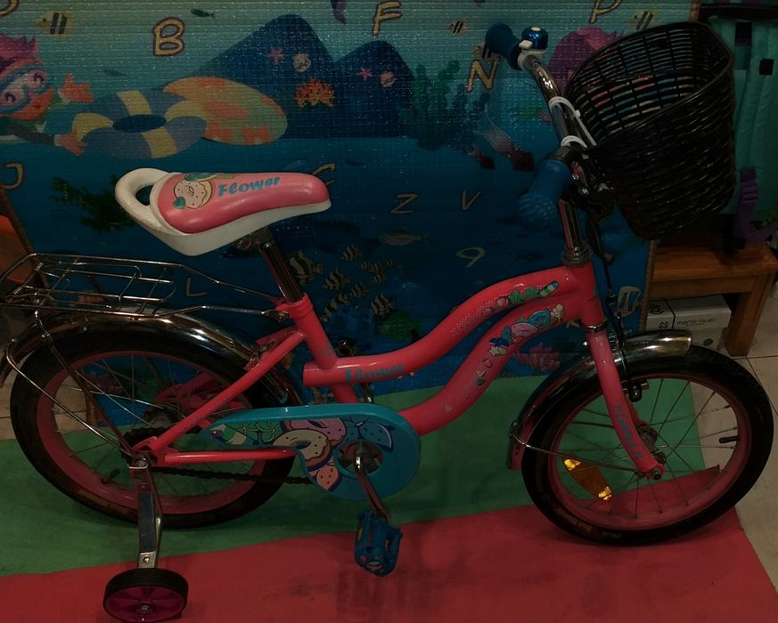 Продам детский велосипед на 16 дюймов диаметр колес Profi почти новый.