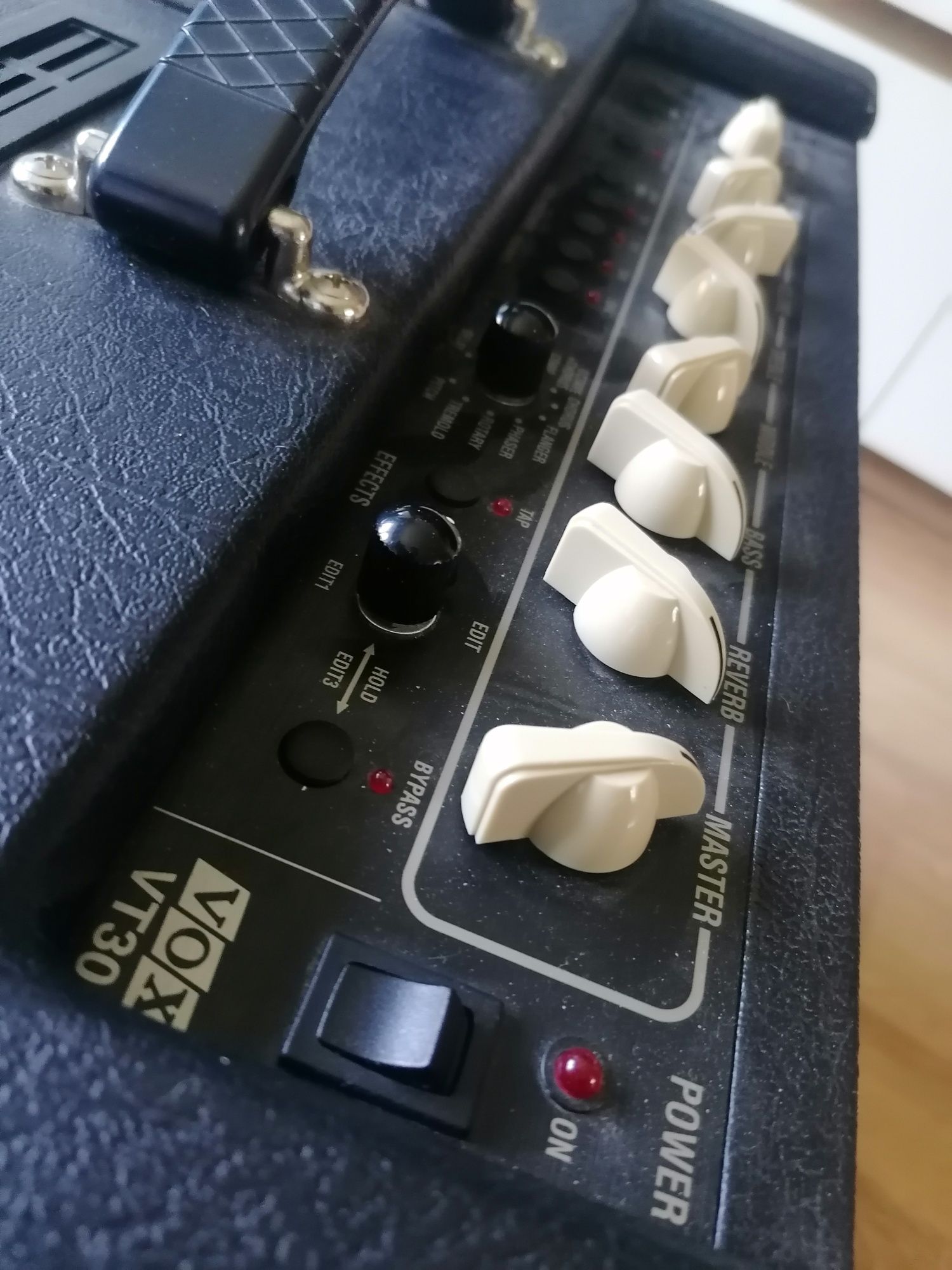Wzmacniacz gitarowy  Vox Vt30 Combo gitarowe hybryda