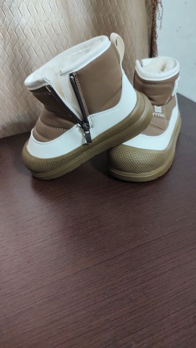 Теплі зимові чоботи